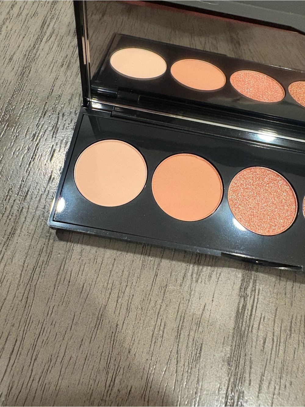 * New Bobbi Brown Peachy Nudes Eyeshadow Palette - Picture 6 of 6